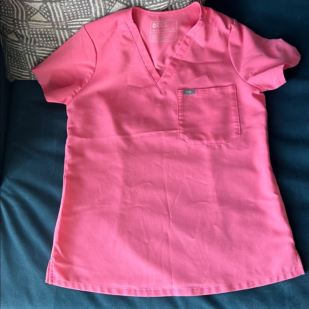 Figs Women's Pink Scrub Set - does have stains, please see pictures - Picture 4 of 6